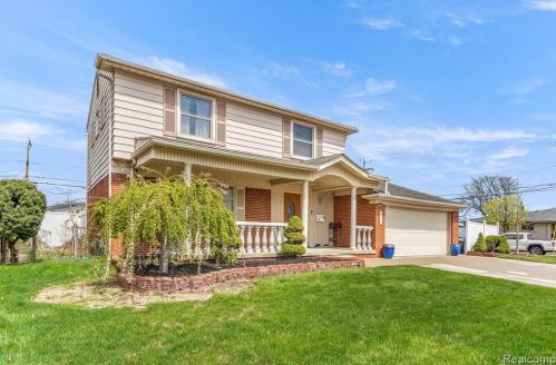 27006 Kingswood Dr, Dearborn Heights, MI 48127-3364