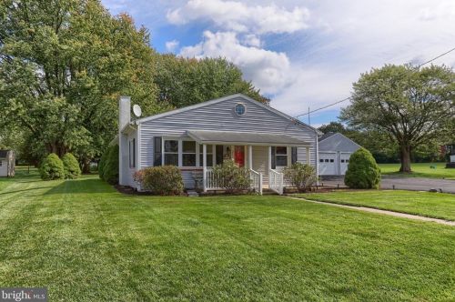 21 Lucy Ave, Hummelstown, PA 17036-9131