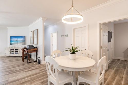 561 94 Ave, Naples FL 34108-2445 exterior