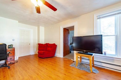 129 Spg St, Woonsocket RI 02895-1916 exterior