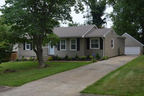 12010 Meadow Ln, Louisville, KY 40243-2059