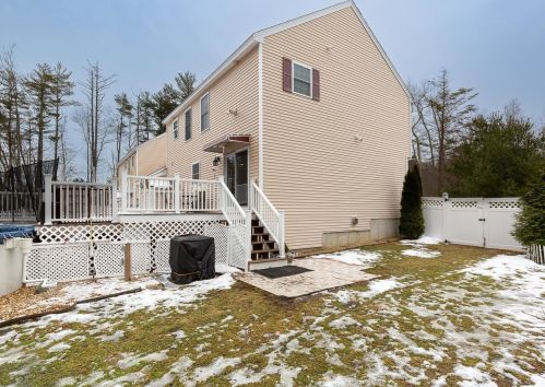 67 Ledge Rd, Seabrook NH 03874-4314 exterior
