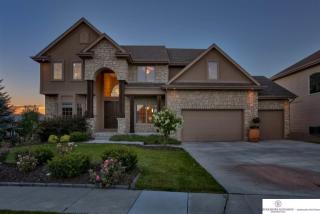 18136 Mason St, Omaha, NE 68022-5716