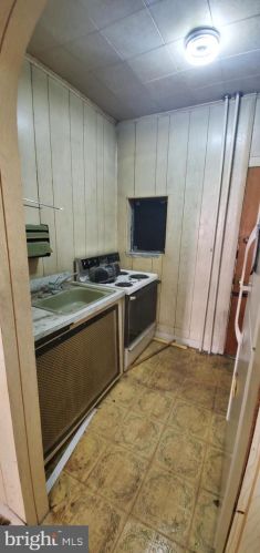 31 Edgewood St, Philadelphia PA  19139-2350 exterior