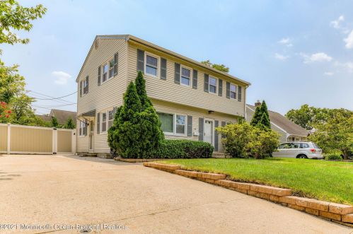 15 Colonial Ct, Red Bank, NJ 07704