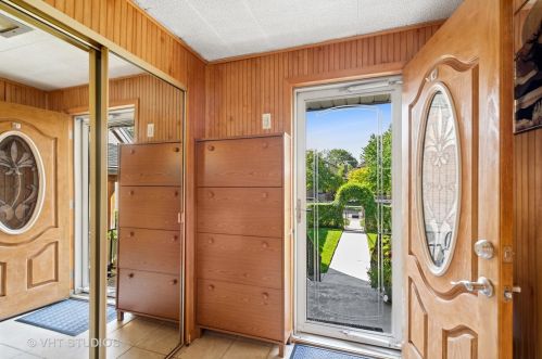 2907 Nagle Ave, Chicago IL 60634-4940 exterior