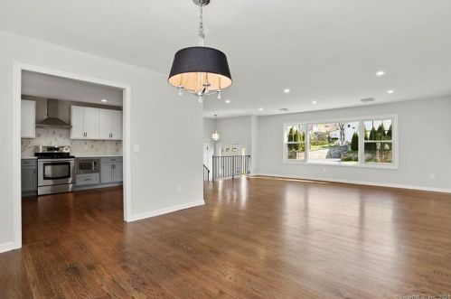 95 Stuart Ave, Norwalk, CT 06850-3129