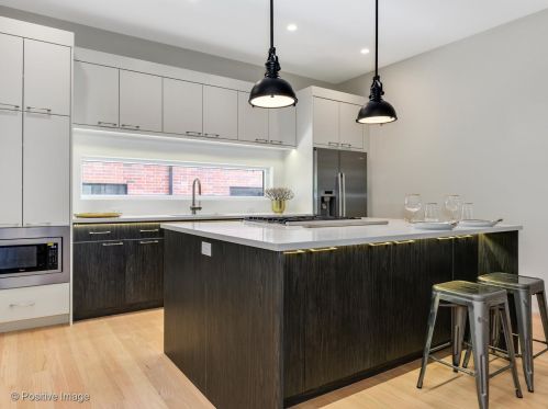 2341 Morse Ave, Chicago IL  60645-4715 exterior