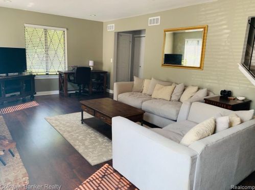 1915 Allenway Ct, Rochester MI 48309-3315 exterior