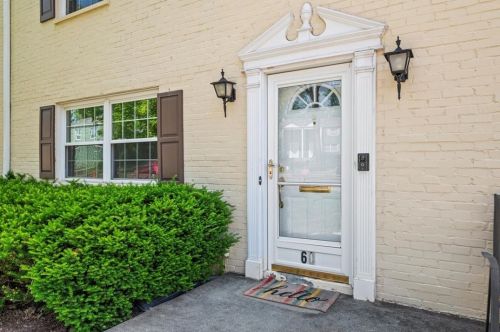 60 Chapel Dr, Pittsburgh PA  15237-2518 exterior