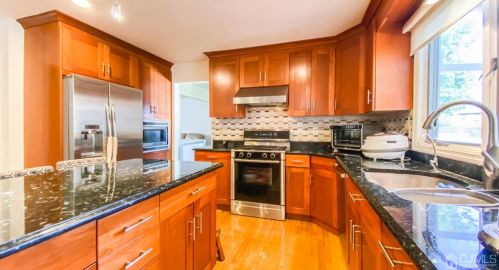 15 Schubert Ave, Edison, NJ 08820-1937