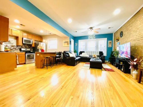 6115 Claremont Ave, Chicago, IL 60659-5223