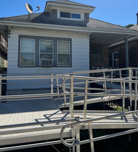 6224 Maplewood Ave, Chicago IL 60659-2806 exterior