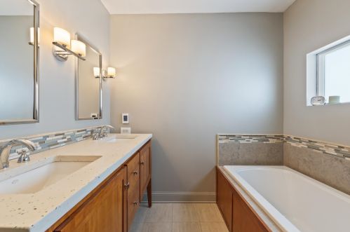 2614 Lawndale Ave, Chicago IL 60655-3313 exterior