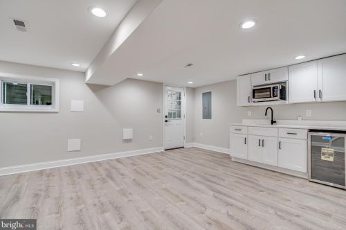 31 V St, Washington DC  20001-1012 exterior