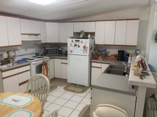 111 Grassy Key Ln, Naples, FL 34114-8403