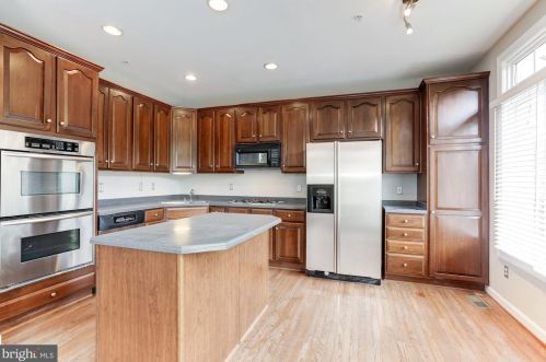 286 Murtha St, Alexandria VA  22304-8612 exterior