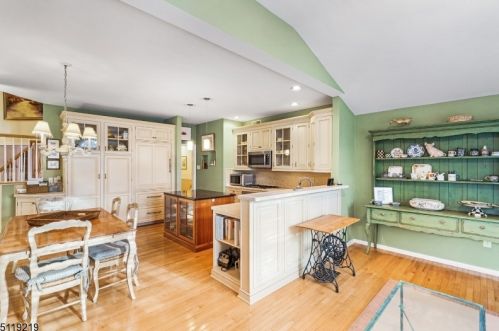 8 Otter Crk Rd, Montgomery NJ 08558-2369 exterior