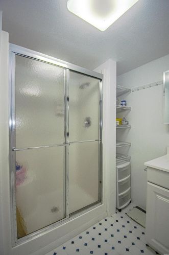 1242 Hyannis Dr, Saint Louis MO 63146-4639 exterior