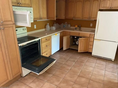 3720 8 Ave, Naples FL 34102-6842 exterior