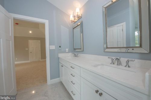 323 Abbey Rd, Berwyn PA 19312-1830 exterior