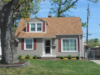 14812 Fernway Ave, Cleveland OH  44111-1050 exterior