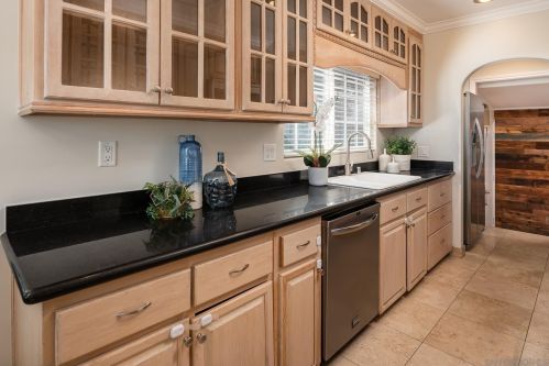 3828 Meade Ave, San Diego CA 92116-3818 exterior