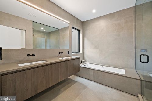 1355 Kater St, Philadelphia PA 19147-1817 exterior