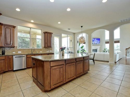 2201 Demona Dr, Austin TX  78733-1689 exterior