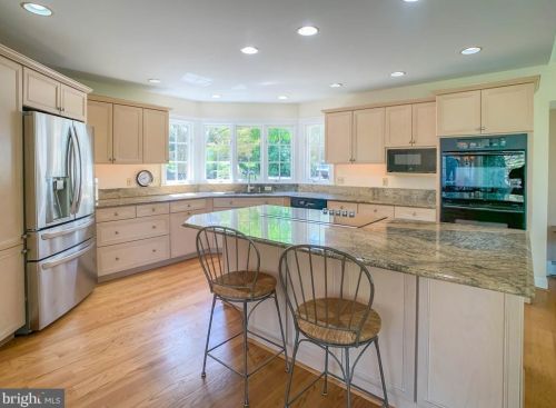 1936 Paper Mill Rd, Huntingdon Valley PA 19006-5814 exterior