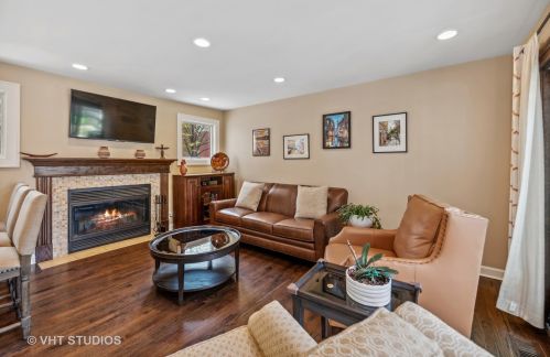 1320 Plymouth Ct, Chicago IL 60605-2717 exterior