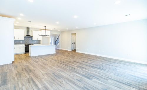 20 Linden Ave, Edison NJ 08817-3208 exterior