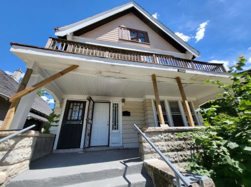 3326 Palmer St, Milwaukee WI  53212-1541 exterior