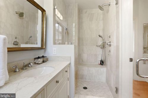 204 Royal St, Alexandria VA  22314-2627 exterior