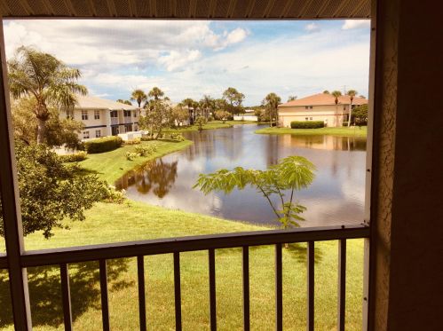 1533 Royal Green Cir, Fort Pierce, FL 34952-4628