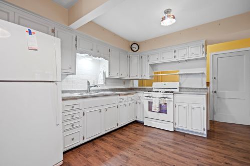 143 Tripoli Ave, Milwaukee, WI 53207-3846