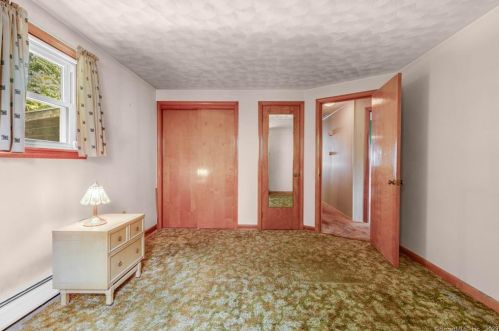 7 Cora St, Enfield CT 06082-5119 exterior