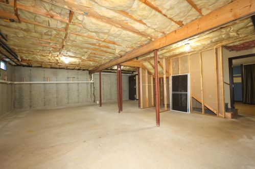 8 Graham Rd, Concord NH 03301-6900 exterior