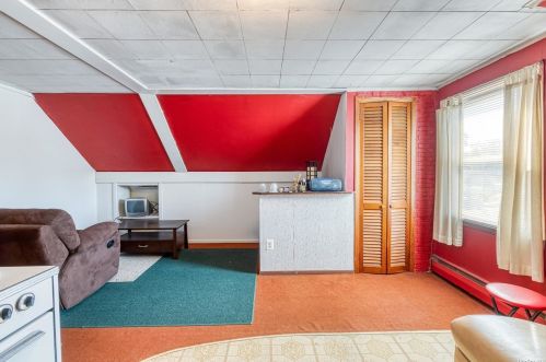 551 18 St, Babylon NY 11704-2206 exterior