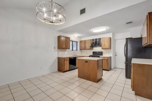 7906 Epping Ln, Austin TX 78745-6831 exterior