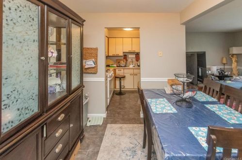 5 Ruth Ct, Middletown NY 10940-5328 exterior