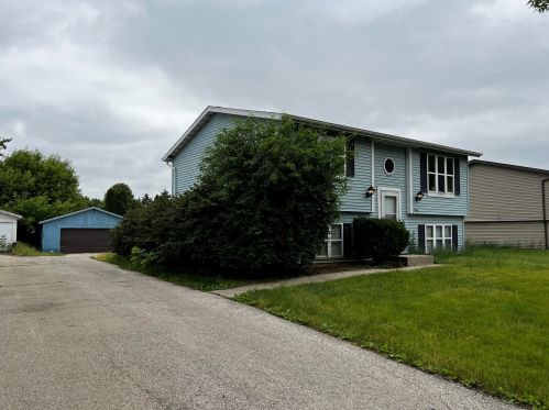 6462 105th St, Milwaukee, WI 53224-5105