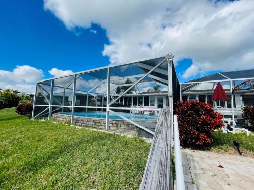 721 Calmoso Dr, Fort Pierce FL 34983-2208 exterior