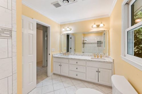 4767 Dunwoody Sta Dr, Atlanta GA 30338-4703 exterior