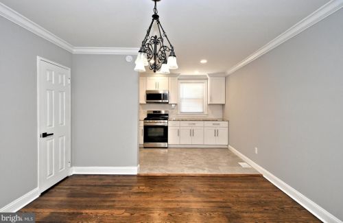 8721 Jackson St, Philadelphia PA 19145-2427 exterior