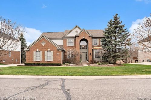 5348 Creekmonte Dr, Rochester, MI 48306-4795