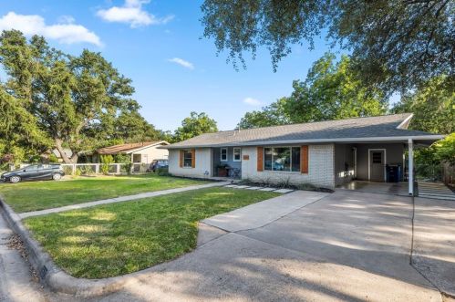 1611 Ashberry Dr, Austin TX  78723-1105 exterior