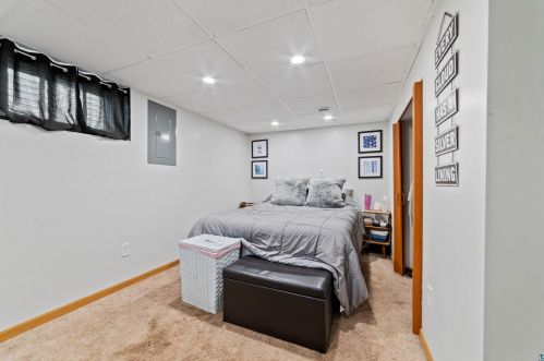 2858 6 St, Duluth MN 55806-2537 exterior