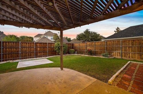 1664 Sagebrush Dr, Frisco TX 75033-7649 exterior