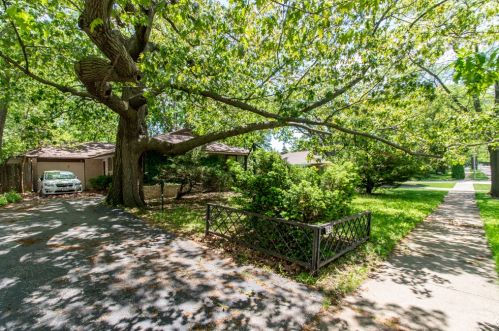 435 Lynn Ter, Waukegan IL 60085-3358 exterior